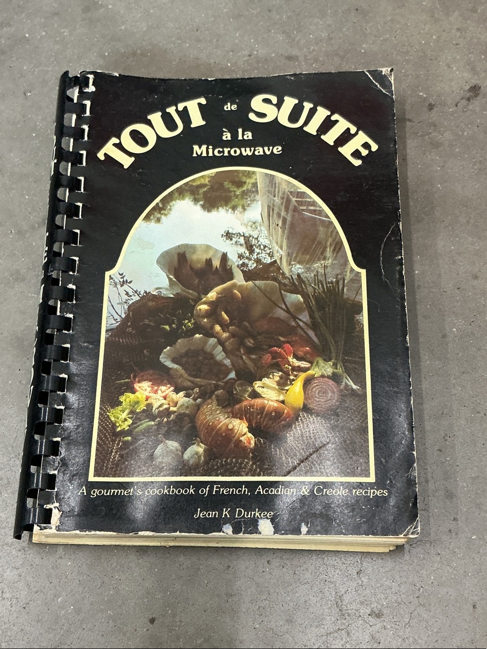 Tout de Suite à la Microwave Cookbook - Black